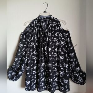 TORRID Blouse Womens Size 2 long cold shoulder black floral